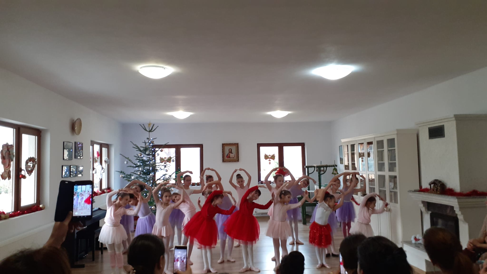 You are currently viewing Oră deschisă pentru părinți la cursurile de Balet