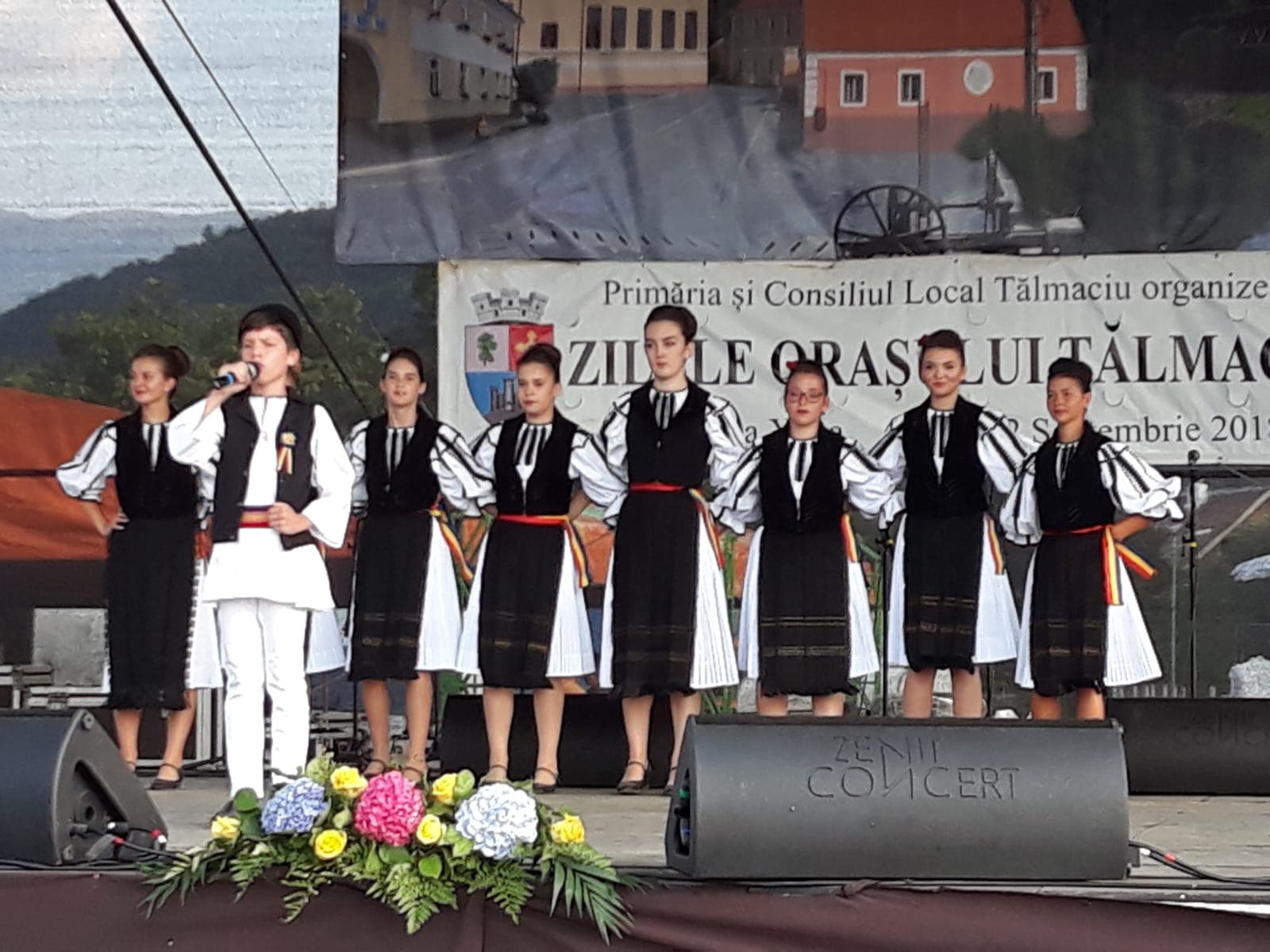 You are currently viewing Ansamblul popular Plaiuri de munte, invitat laFestivalul Mărginenilor – Tălmaciu