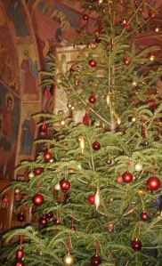 Read more about the article Împodobirea bradului la biserică