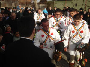 Read more about the article Căluşarii ne colindă