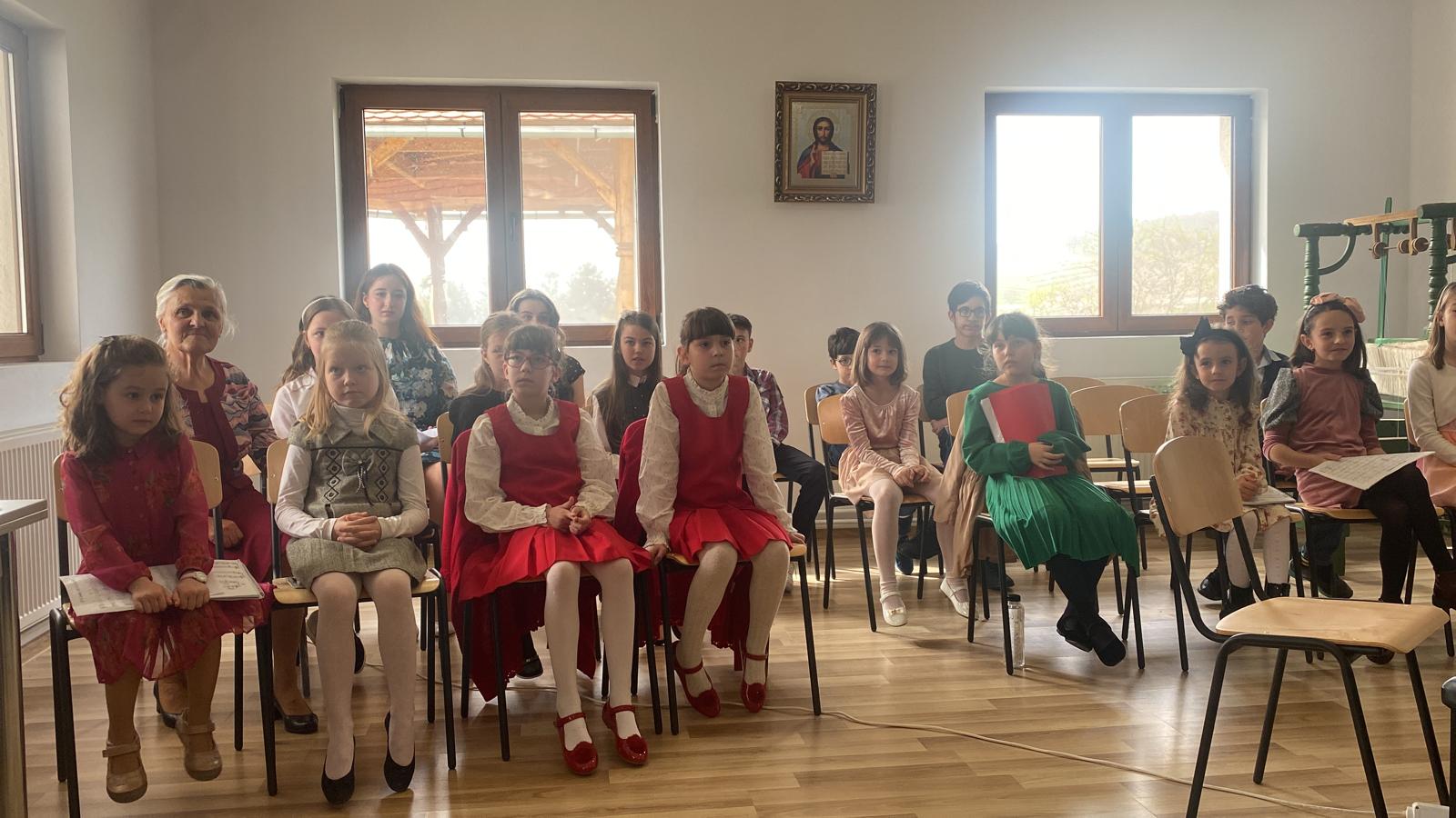 You are currently viewing Audiții de pian la Academia sătească