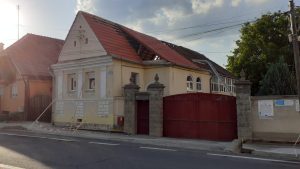 Read more about the article Învelitoarea casei parohiale este reînnoită